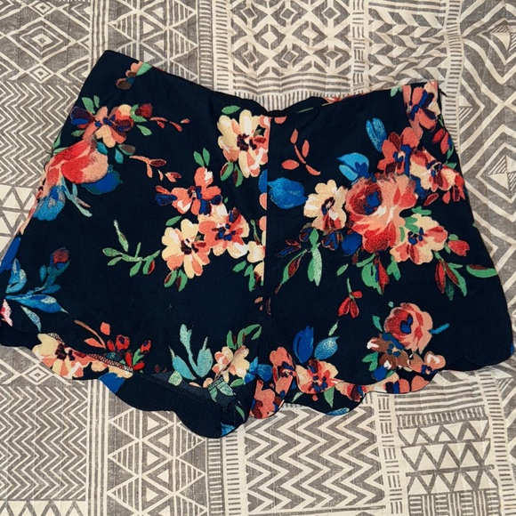 Floral Women's Shorts - Picture 1 of 4